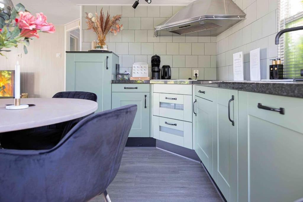 86, Bed & Outdoor Wellness - Sauna, Hottub, Icebath & Outdoor Shower Included! Oisterwijk Exterior photo